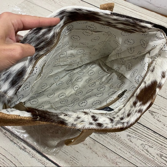 NEW Patchwork Cow Hide Tote Bag - Picture 7 of 8